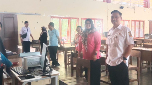 Kunjungan kacabdin di sekretariat SPMB SMA Negeri 3 Pati