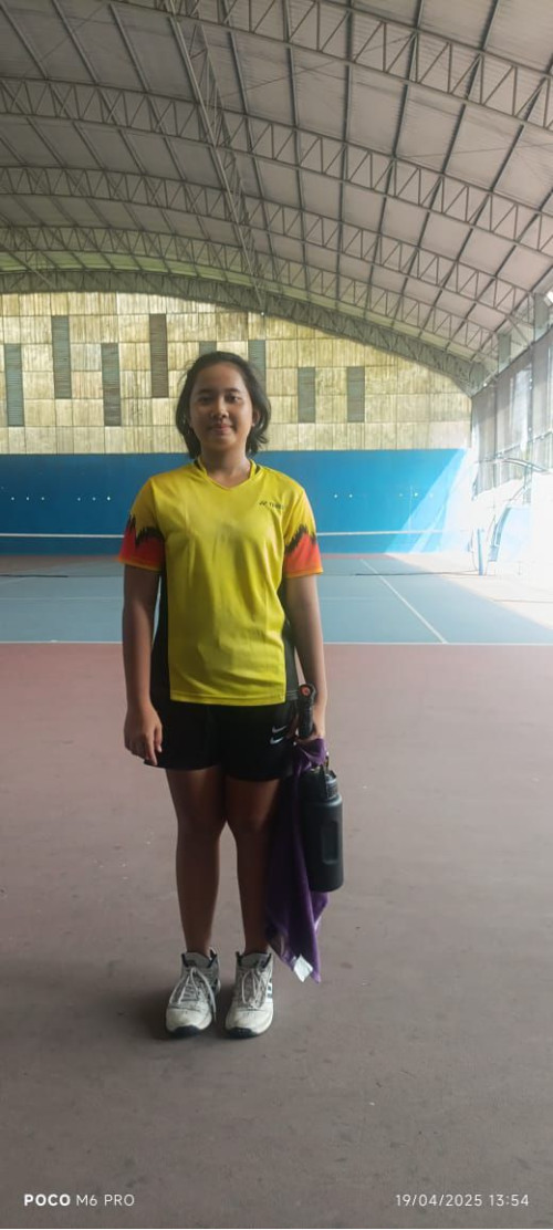 Ananda Dalyla Prieztatyanty kelas XI-5 Juara 1 tenis lapangan tunggal putri