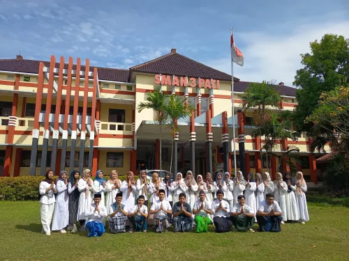 SMA Negeri 3 Pati Peringati Hari Santri Nasional 2025 dengan Semangat Persatuan dan Nuansa Putih