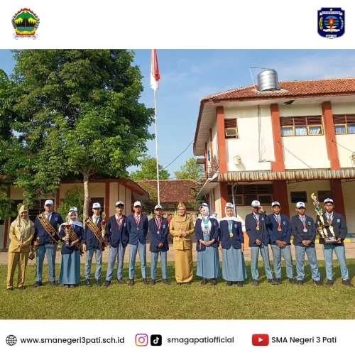 enyerahan Penghargaan siswa-siswa Berprestasi SMA Negeri 3 Pati di Upacara Bendera hari Senin, 22 September 2025 