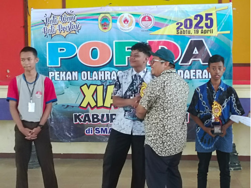 Ananda Barack kelas X-1 Juara 2 Popda catur china.